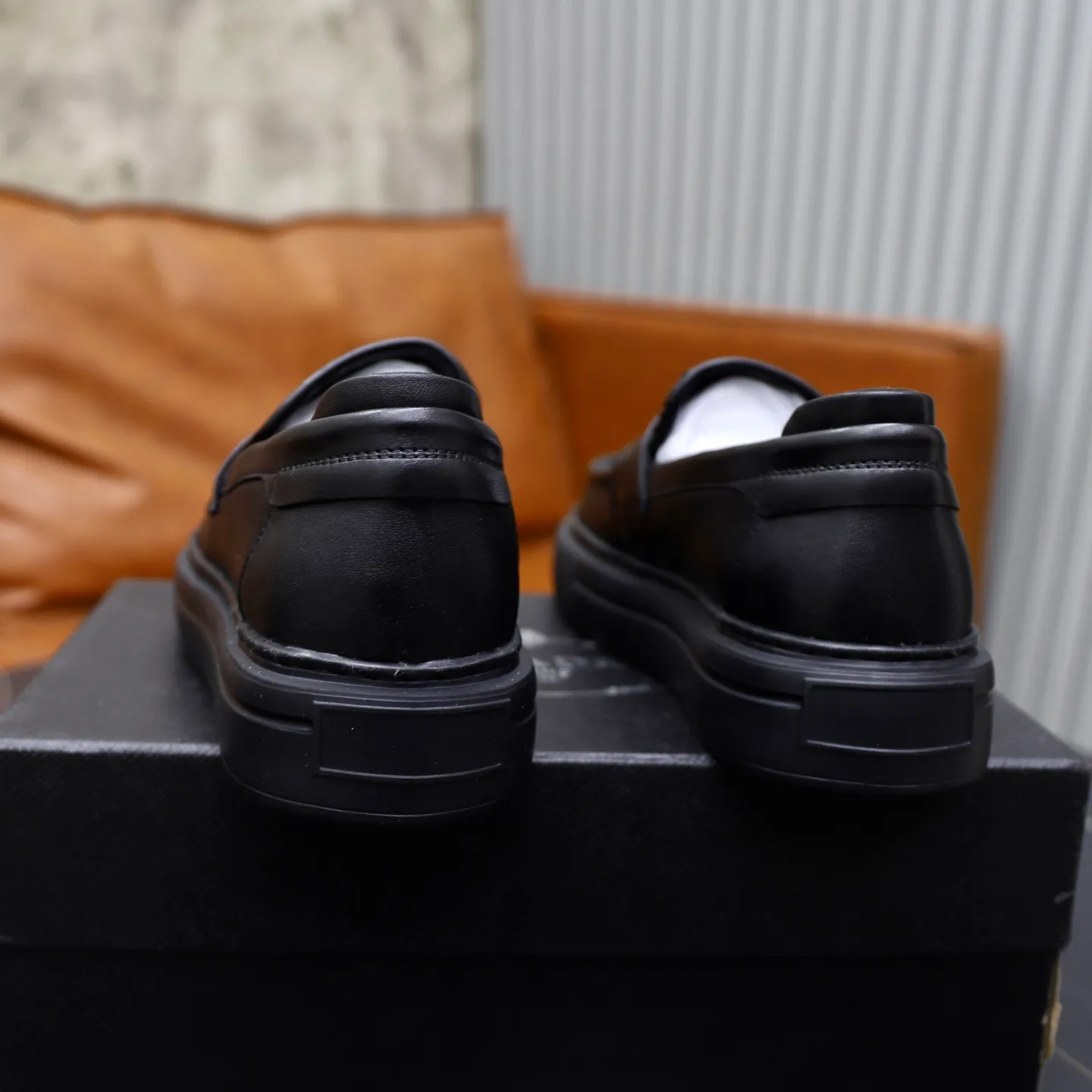 Ex-factory price: 500💰🙅‍♂️🙅‍♂️🙅‍♂️ Brand: PRADA Standard code: Men's code 38-44 (45 can be customized) Grade: Same style as the official website Original order quality Material: Original cowhide surface Comfortable lining Original outsole Style category: Men's fashionable casual leather shoes Distinguished big-name luxury elements Top luxury Color: Color of the actual picture